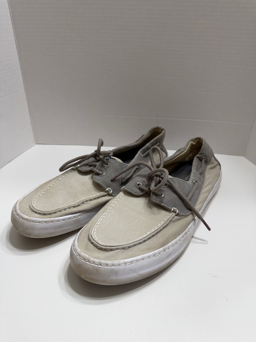 Men's Casual Canvas Lace-Up Boat Shoes in Beige and Gray